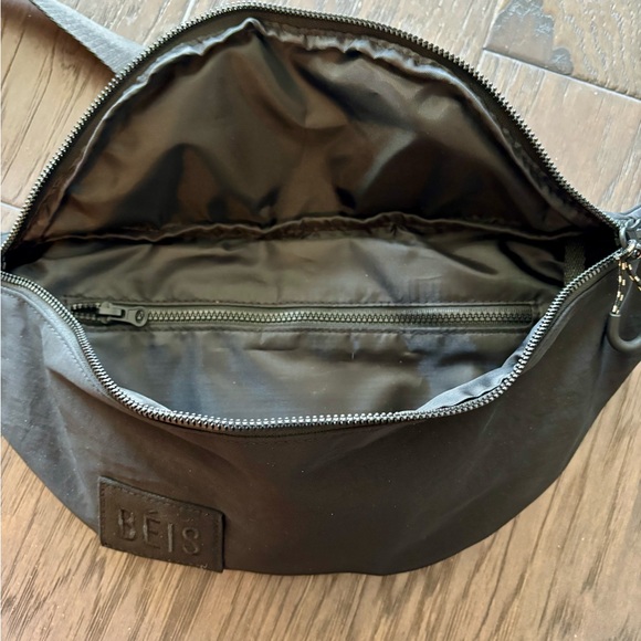 Beis The Sport Pack in Black - Picture 9 of 12